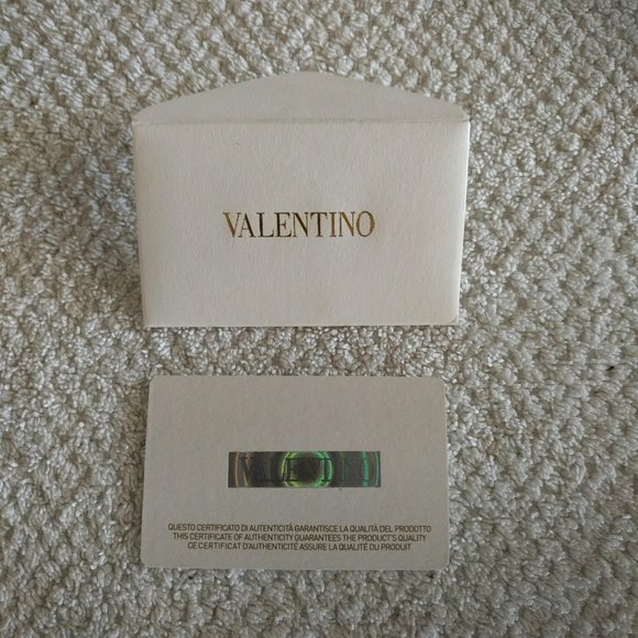 BRAND NEW WOMENS VALENTINO RECTANGULAR SUNGLASSES - NUDE COLOR WITH CARVED ROSES main image 4